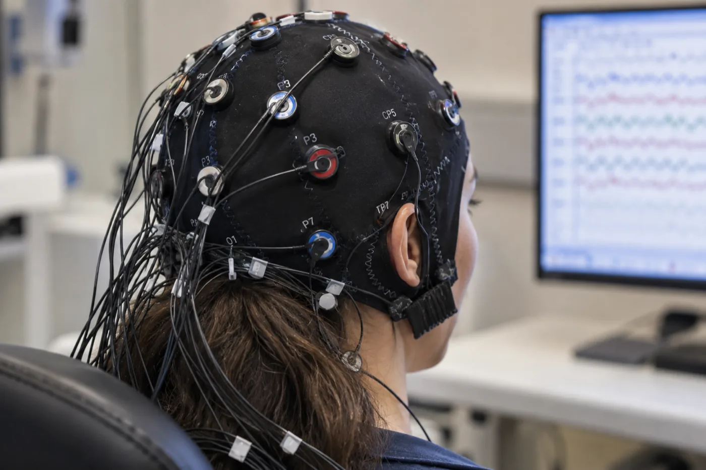 A qEEG electrode cap used for brain mapping, showing sensor placement and wiring